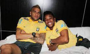 Futebol: Acusação de estupro expõe Daniel Alves e volta a colocar Robinho no foco