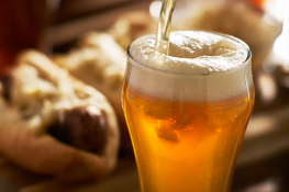 Skol lança promoção que pode dar 5 anos de cerveja grátis